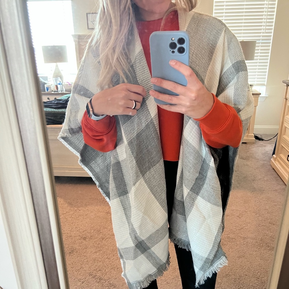 Pink lily poncho. Like new! Worn 1x!